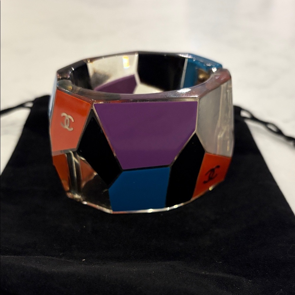 CHANEL Resin CC Colorblock Hinge Bangle